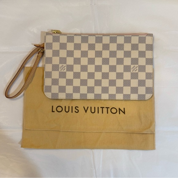 Louis Vuitton Damier Azur Wristlet - Picture 4 of 12